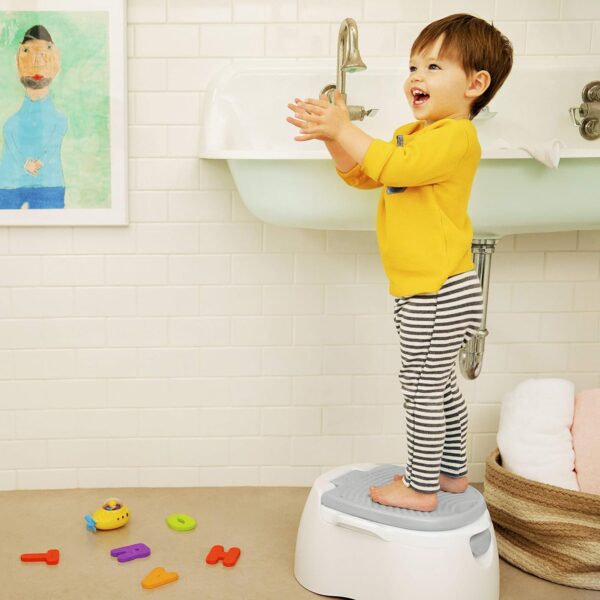 Munchkin® Arm & Hammer Multi-Stage 3-in-1 Potty Seat, (Potty Chair, Trainer Ring and Step Stool), Grey